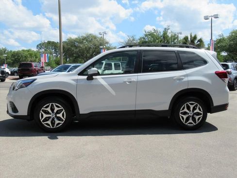 Used 2022 Subaru Forester Premium AWD/4WD image 4