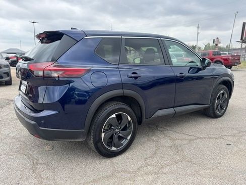 Used 2025 Nissan Rogue SV image 6