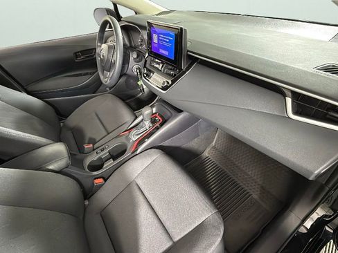 Used 2025 Toyota Corolla LE image 33