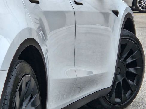 Used 2021 Tesla Model Y Long Range image 15