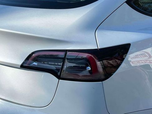 Used 2022 Tesla Model 3 Standard Range image 9