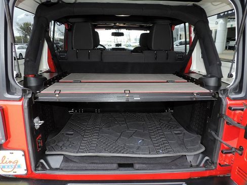 Used 2016 Jeep Wrangler Unlimited Rubicon image 14