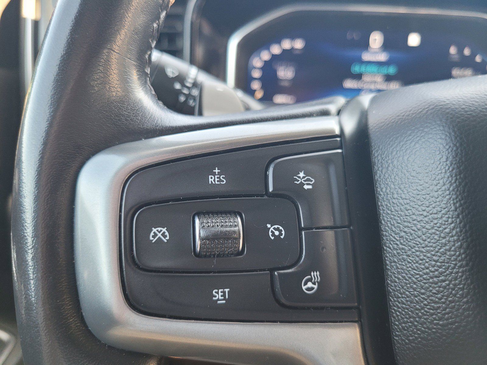 Used 2022 Chevrolet Silverado 1500 LT w/ Leather Package AWD/4WD image 25