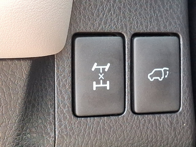 Used 2018 Toyota RAV4 XLE AWD/4WD image 27