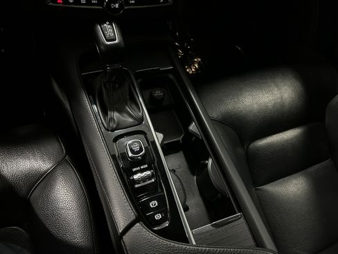 Used 2020 Volvo XC90 T6 Momentum image 10