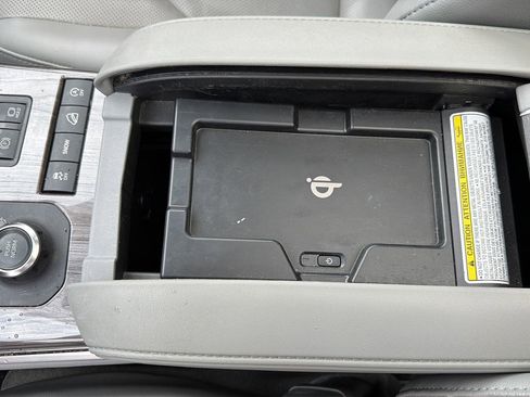 Used 2020 Toyota Highlander Platinum w/ Preferred Accessory Package AWD/4WD image 20