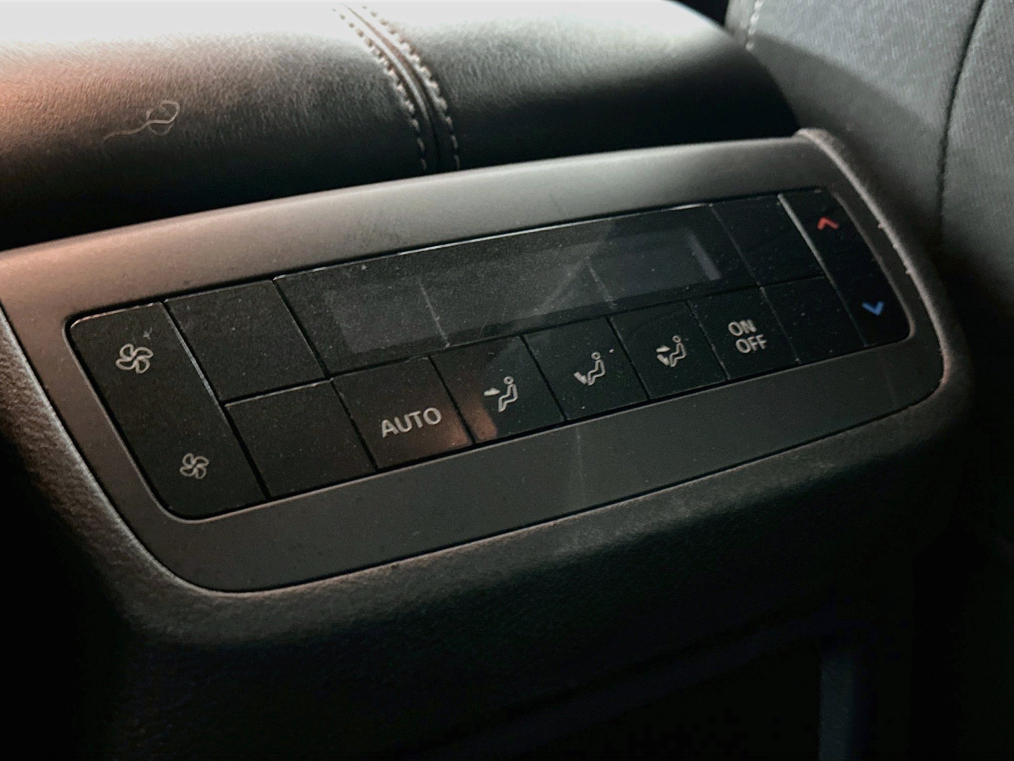 Used 2025 Nissan Pathfinder SV FWD image 35