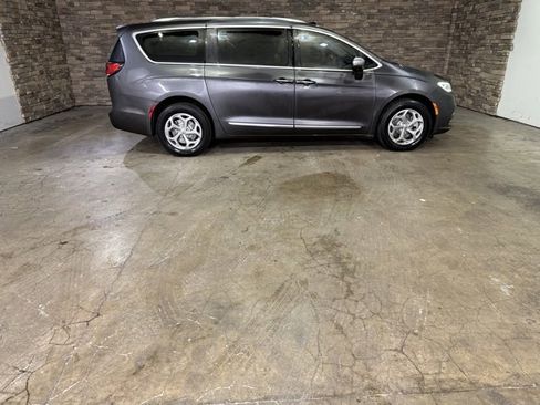 Used 2021 Chrysler Pacifica Limited w/ Premium & Safety Sphere Group image 10