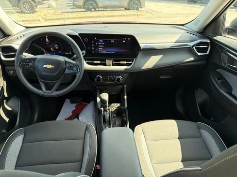 Used 2024 Chevrolet TrailBlazer LS w/ LS Convenience Package FWD image 13