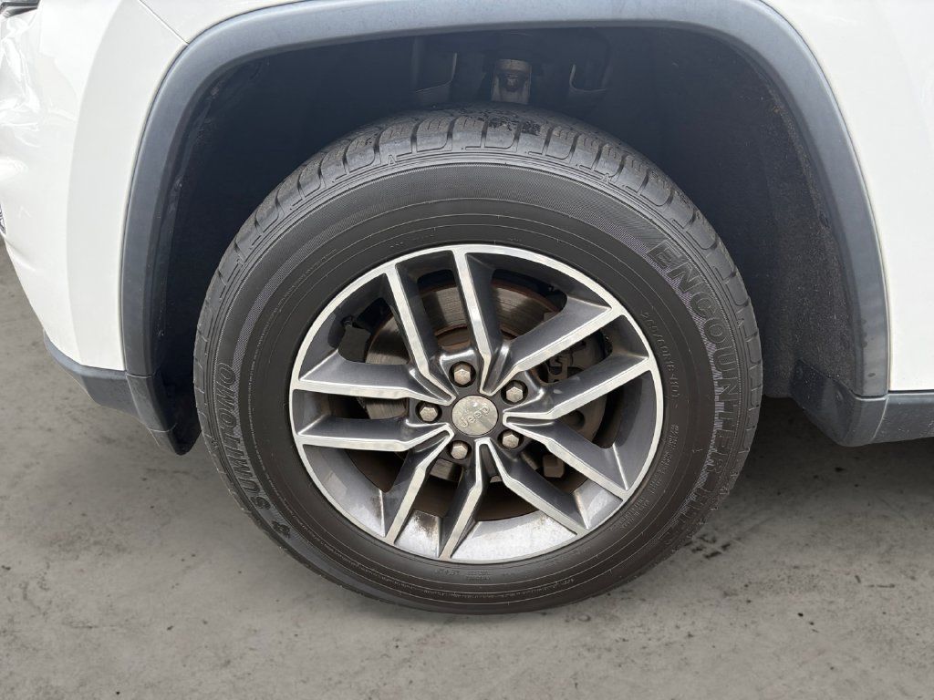 Used 2018 Jeep Grand Cherokee Limited AWD/4WD image 14