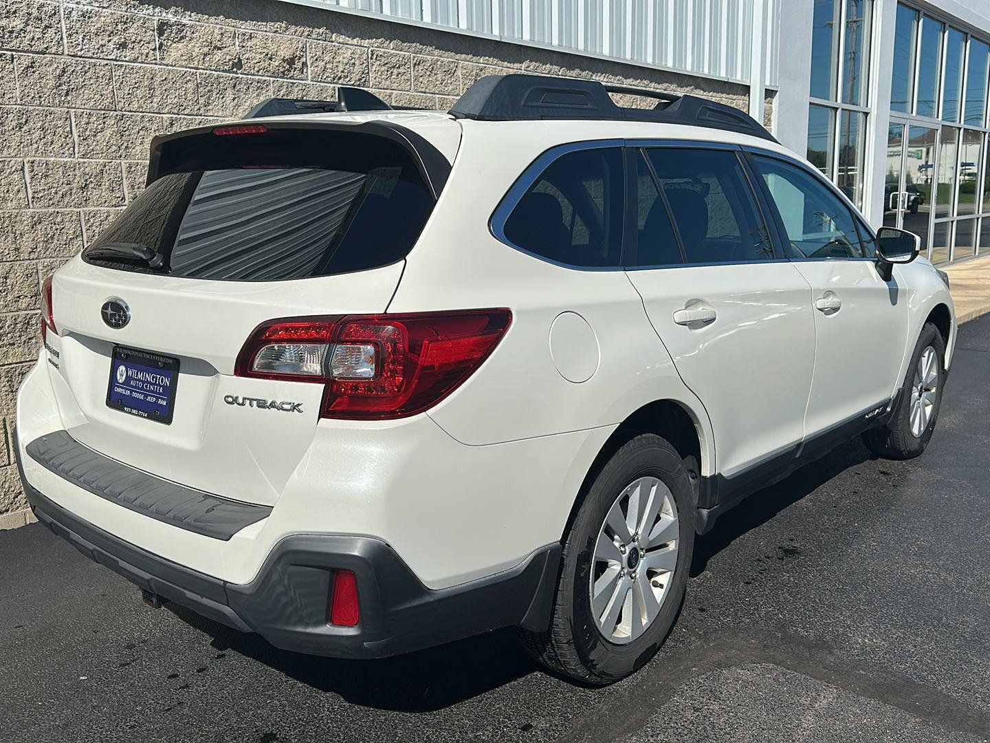 Used 2018 Subaru Outback 2.5i Premium AWD/4WD image 3