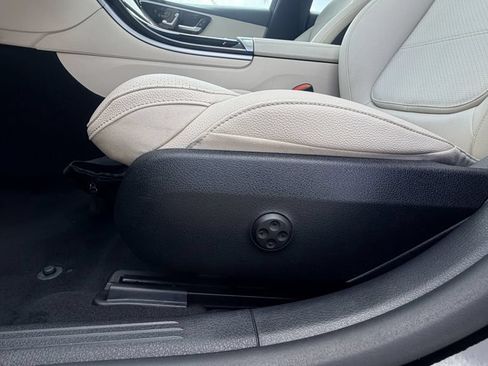 Used 2025 Mercedes-Benz C 300 Sedan image 24