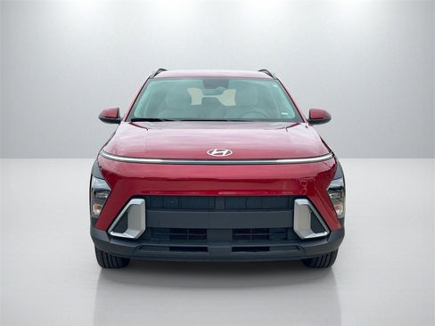 Used 2025 Hyundai Kona SEL image 2