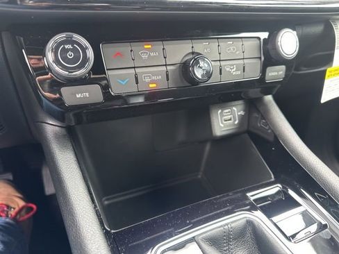 New 2026 Jeep Compass Latitude image 43