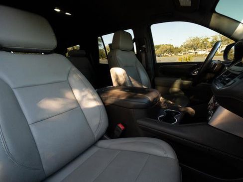 Used 2021 GMC Yukon SLT w/ SLT Luxury Package image 23