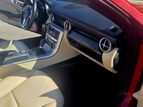 Used 2012 Mercedes-Benz SLK 350 image 8