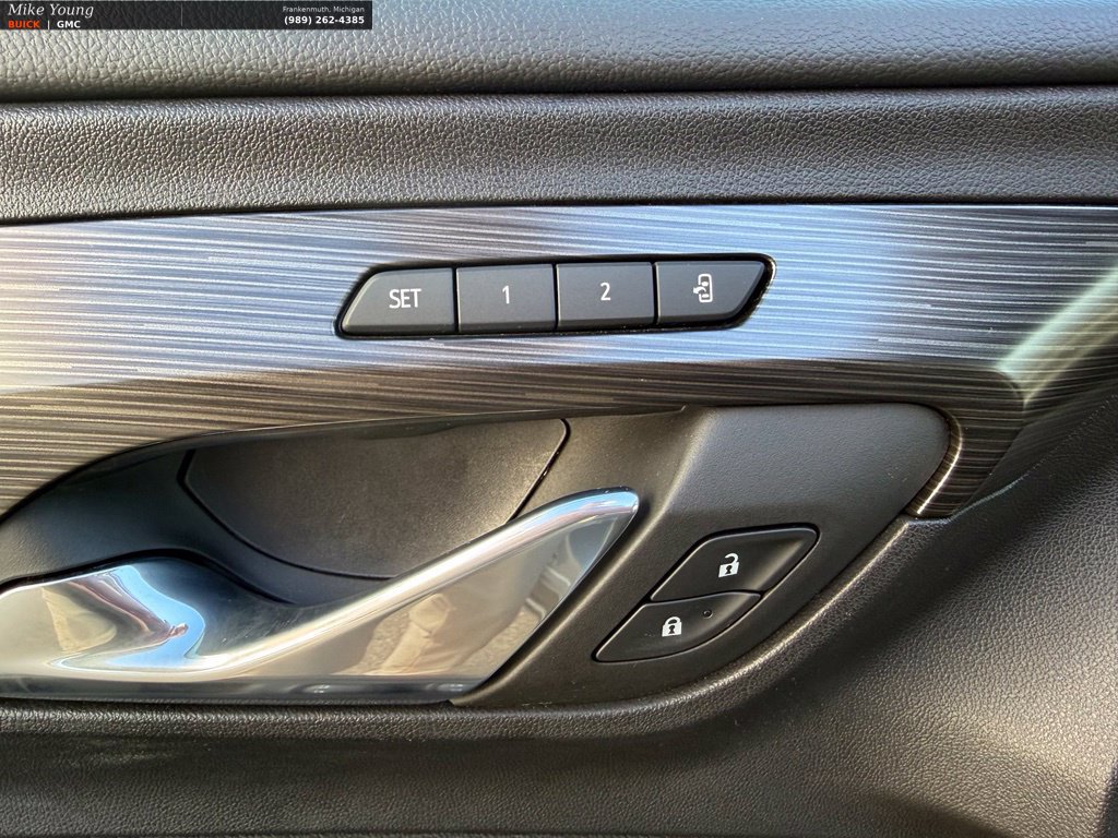 Used 2024 GMC Terrain SLT w/ Infotainment Package II FWD image 18