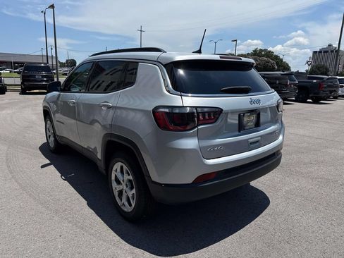 Used 2024 Jeep Compass Latitude AWD/4WD image 5