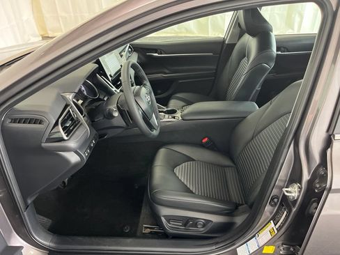 Used 2023 Toyota Camry SE AWD/4WD image 3