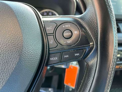 Used 2021 Toyota RAV4 LE FWD image 17