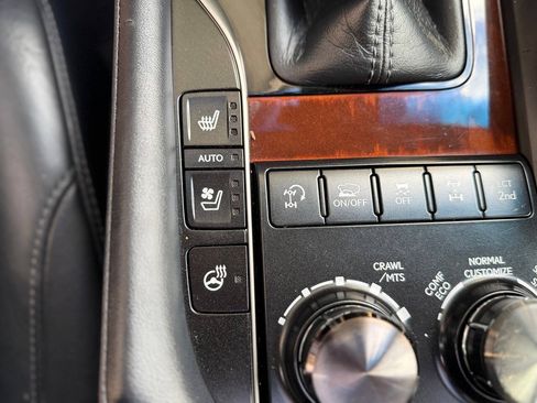 Used 2017 Lexus LX 570 4WD w/ Luxury Package image 66
