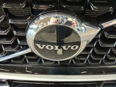 Used 2025 Volvo XC60 B5 Core AWD/4WD image 9