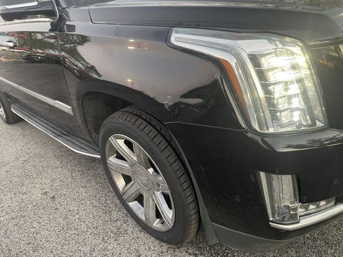 Used 2020 Cadillac Escalade ESV Luxury image 2