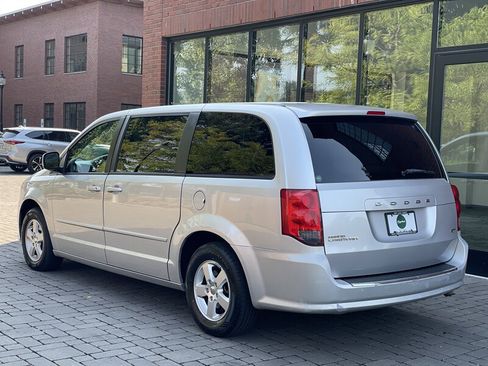 Used 2012 Dodge Grand Caravan SXT image 3
