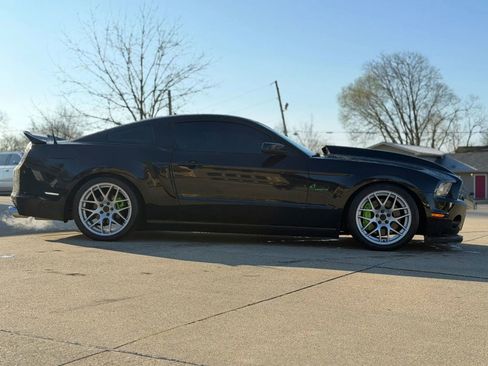 Used 2013 Ford Mustang GT Premium image 3