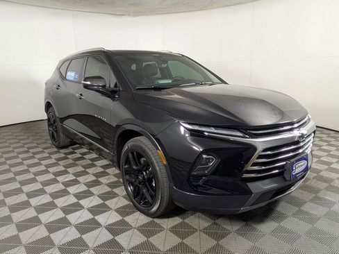 Certified 2025 Chevrolet Blazer Premier w/ Driver Confidence II Package image 6