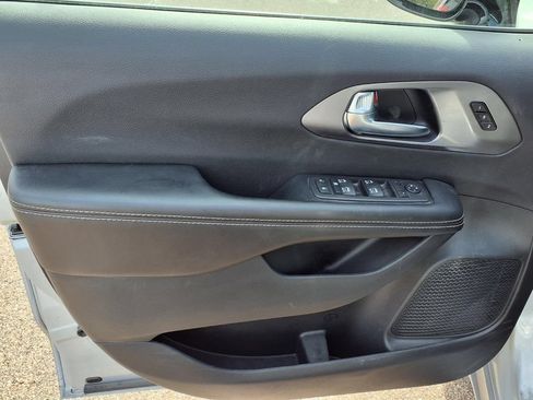 Used 2026 Chrysler Pacifica Select FWD image 17