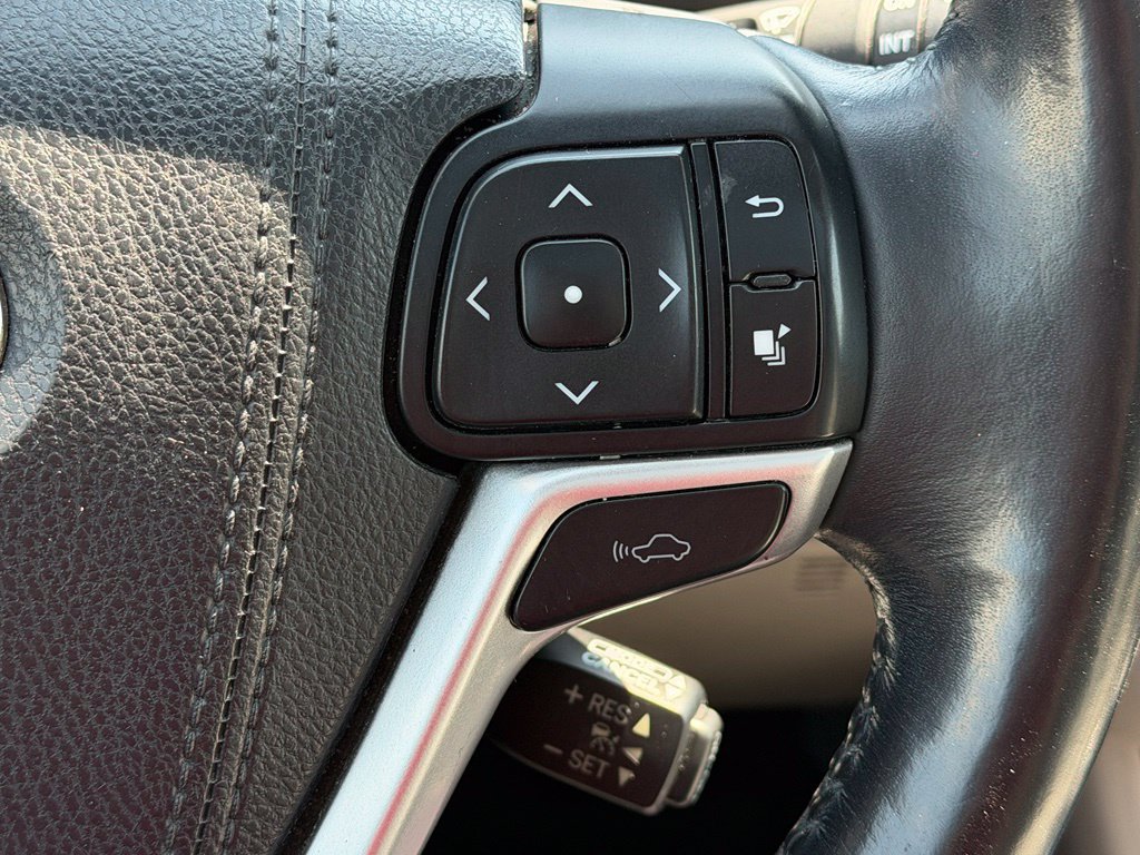 Used 2016 Toyota Highlander Limited Platinum AWD/4WD image 22
