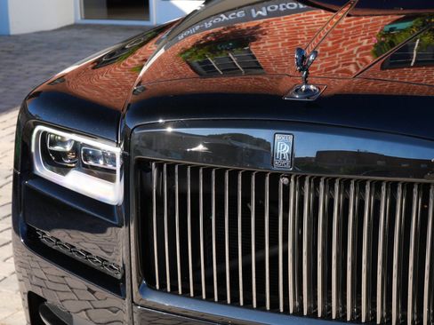 Used 2024 Rolls-Royce Cullinan Black Badge image 7