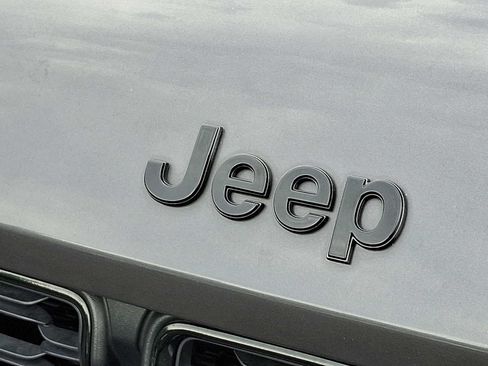 Used 2024 Jeep Grand Cherokee Altitude AWD/4WD image 29