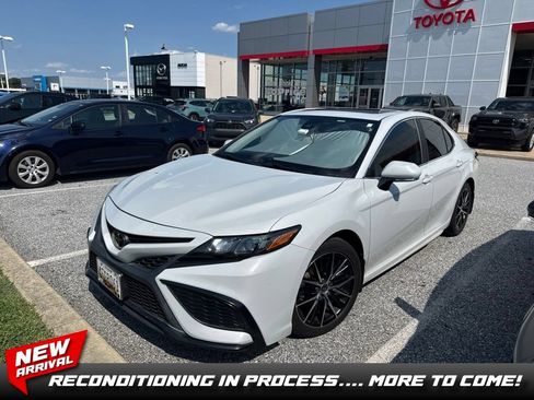 Used 2023 Toyota Camry SE w/ Cold Weather Package FWD image 1