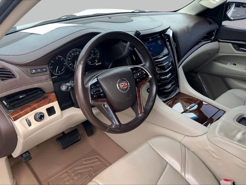 Used 2015 Cadillac Escalade Luxury RWD image 16