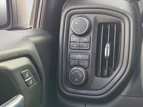 Used 2019 Chevrolet Silverado 1500 Custom Trail Boss w/ Custom Convenience Package AWD/4WD image 10