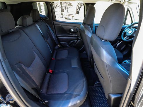 Used 2023 Jeep Renegade Latitude image 39