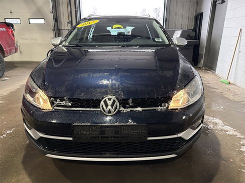 Used 2017 Volkswagen Golf Alltrack image 12