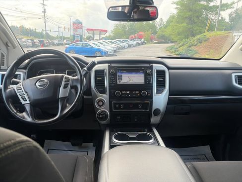 Used 2018 Nissan Titan SV w/ SV Convenience Package AWD/4WD image 13