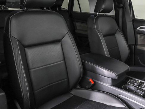 Used 2022 Volkswagen Atlas Cross Sport SEL R-Line AWD/4WD image 47