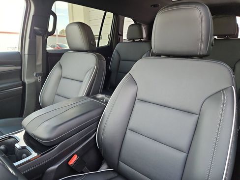 Used 2025 Buick Enclave Preferred w/ Power Package image 23