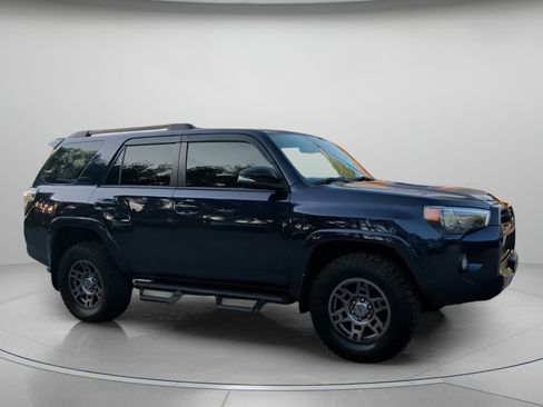 Used 2020 Toyota 4Runner Venture w/ Moonroof Package AWD/4WD image 34