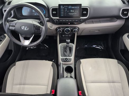 Used 2025 Hyundai Venue SEL FWD image 25