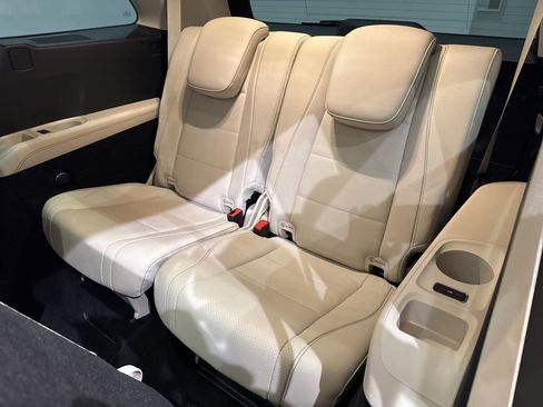 Used 2021 Mercedes-Benz GLS 450 4MATIC image 37