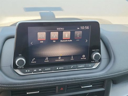 Used 2024 Nissan Rogue SV AWD/4WD image 6