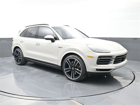 Used 2022 Porsche Cayenne Platinum Edition image 24