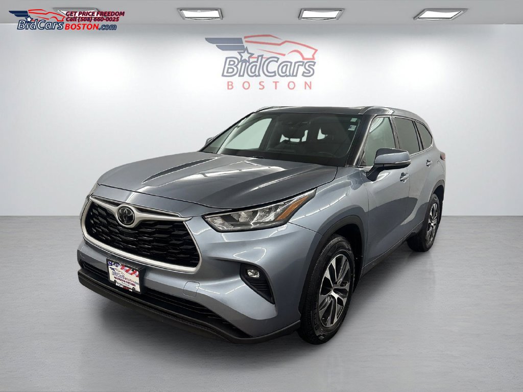 Used 2020 Toyota Highlander XLE AWD/4WD image 1