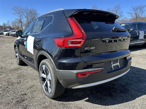 New 2025 Volvo XC40 B5 Core w/ Protection Package Premier image 6