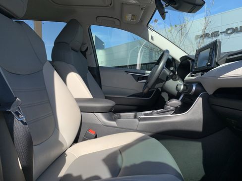 Used 2022 Toyota RAV4 XLE Premium image 35